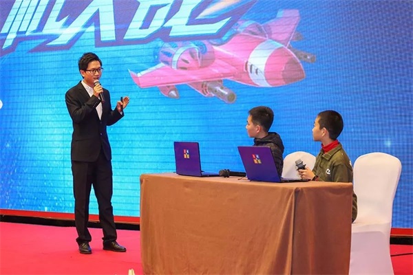 達(dá)人達(dá)己 聚力共贏| 2017-2018 達(dá)內(nèi)2018年大型企業(yè)訂單洽談會召開，童程童美閃亮壓軸